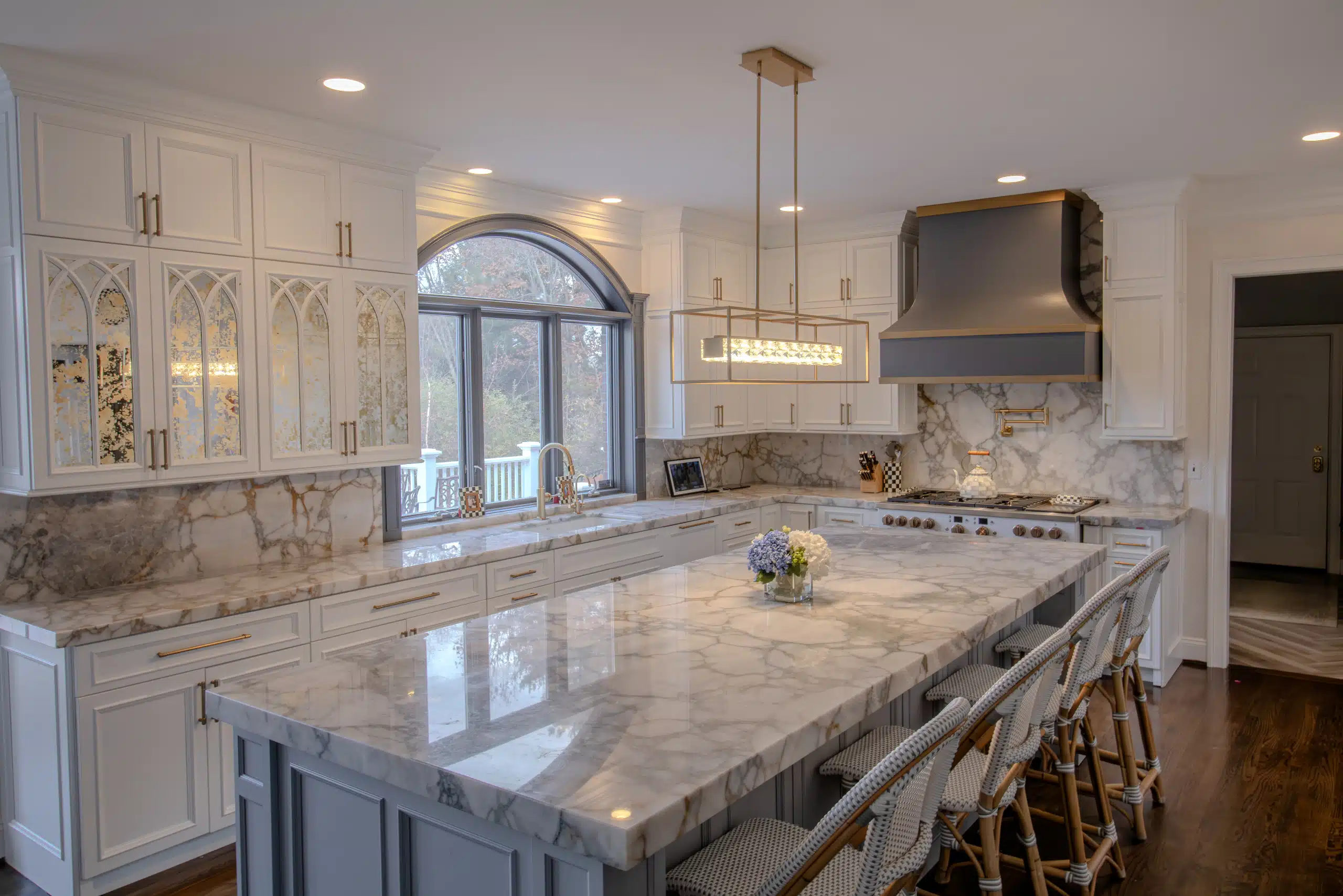 Timeless-Stone-kitchen-brown-backsplashx2560