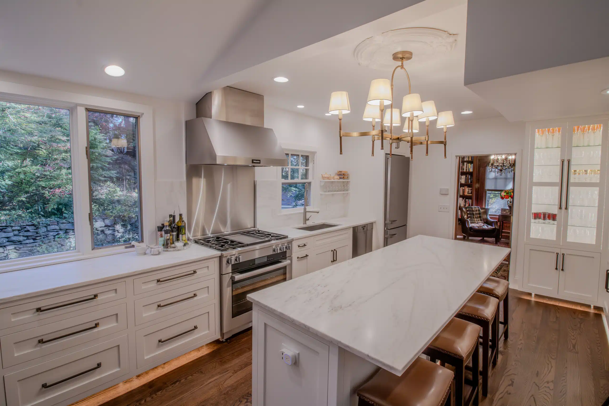 Timeless-Stone-white-kitchen89x2560